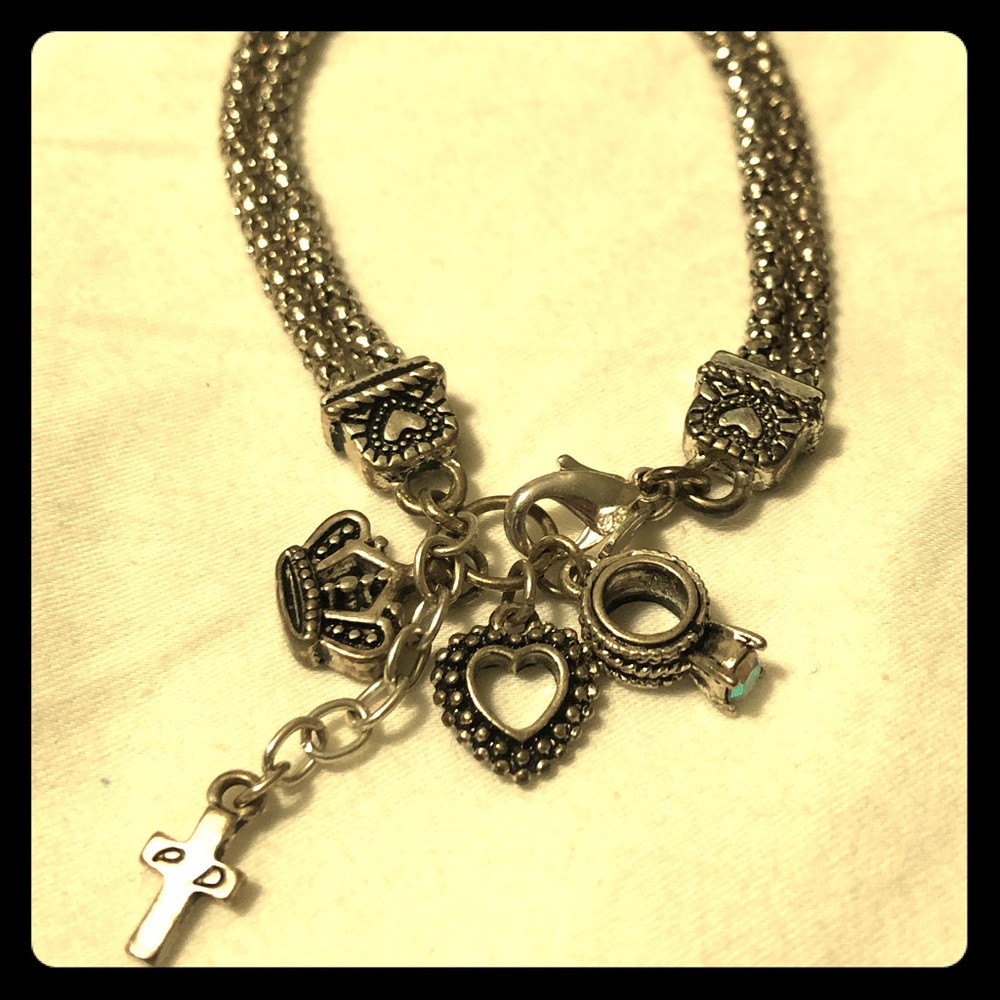 Stainless steel bracelet with charm